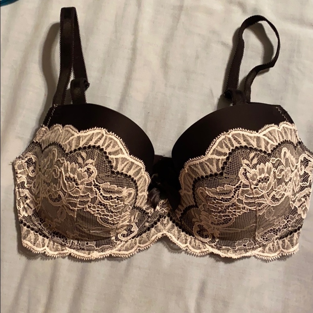 NWT Victoria’s Secret White lace push up 32DD